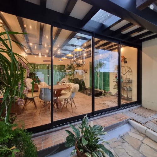 Porta de correr e cobertura